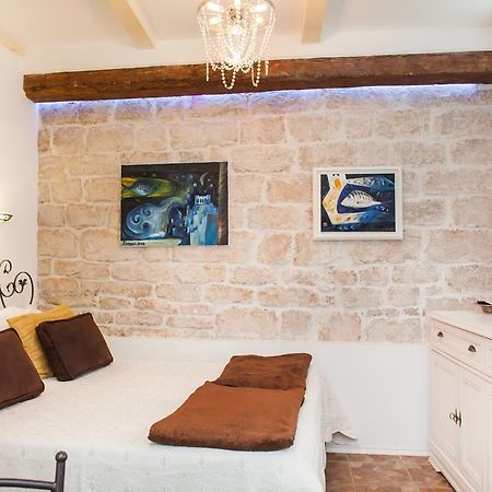 Apartments Laurus シベニク エクステリア 写真