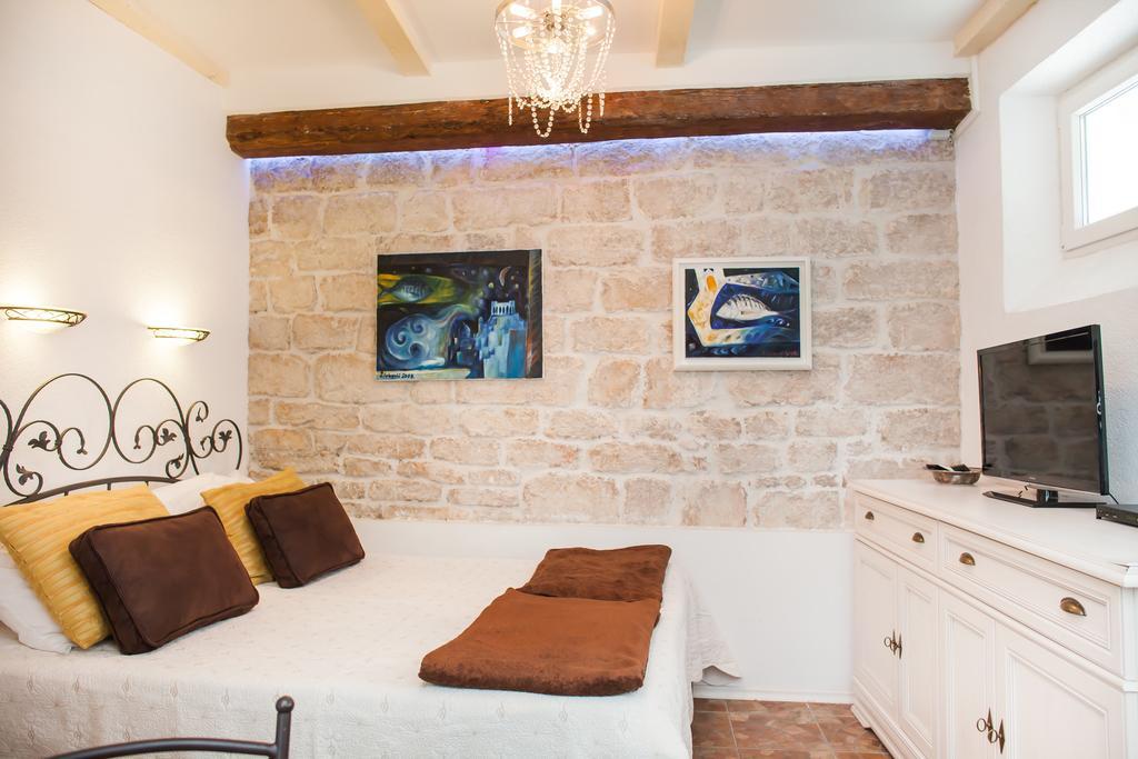 Apartments Laurus シベニク エクステリア 写真