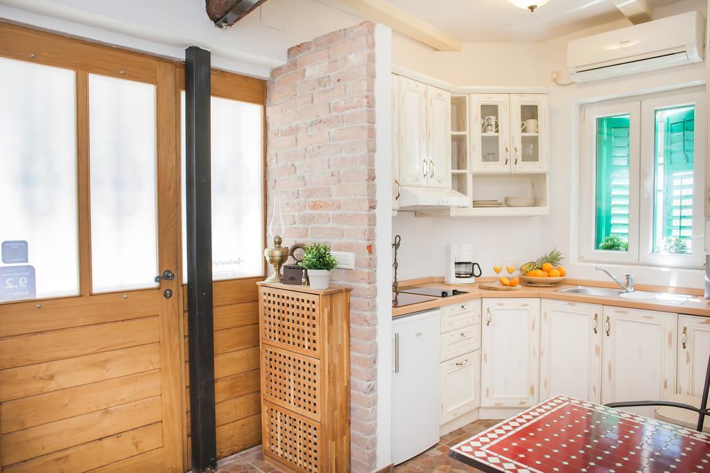 Apartments Laurus シベニク エクステリア 写真